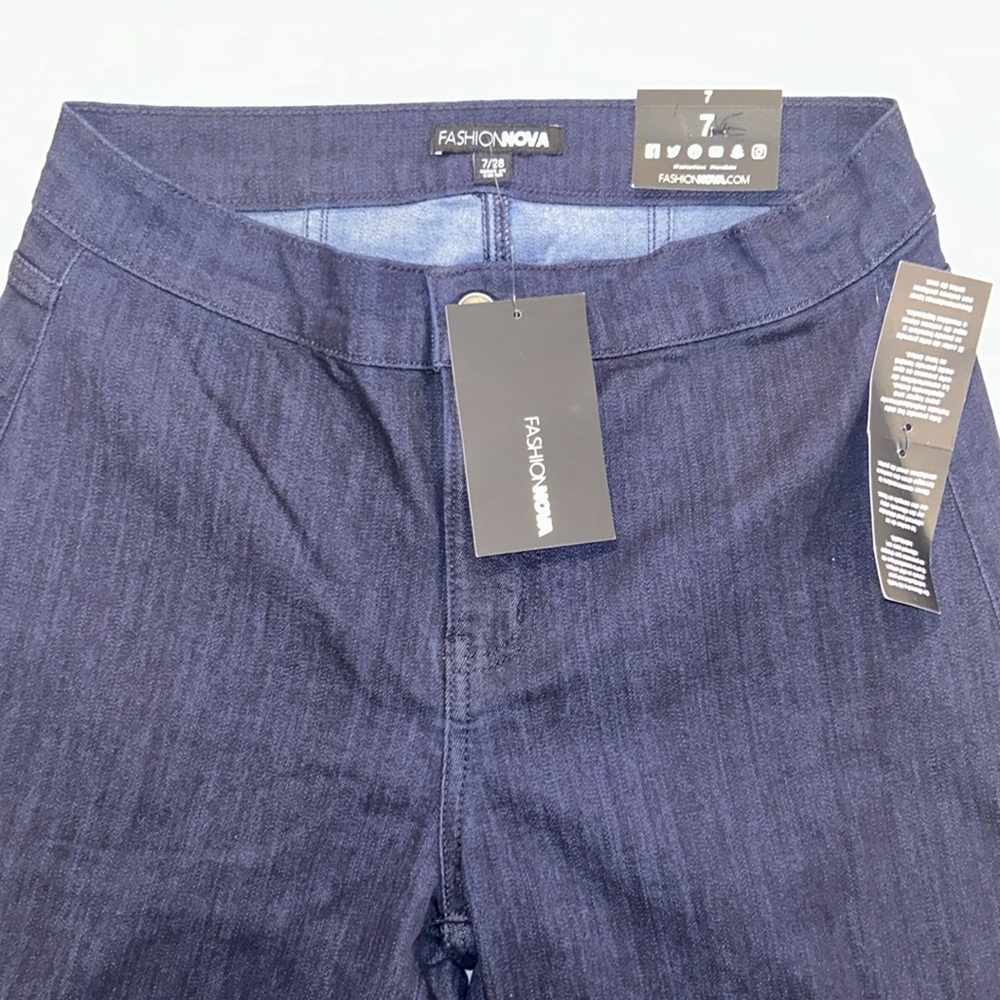 Fashion Nova Flare Jeans Junk in the trunk, Size 7/28 - Picture 7 of 11